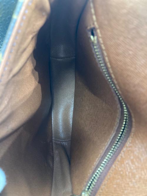 LOUIS VUITTON（ルイ ヴィトン）LOUIS VUITTON (ルイ ヴィトン) ショルダーバッグ ブラウンの古着・服飾アイテム