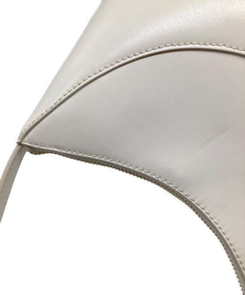 CHARLES & KEITH（チャールズアンドキース）CHARLES & KEITH (チャールズアンドキース) SIGRID ショルダーバッグ ホワイトの古着・服飾アイテム