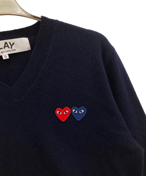 PLAY COMME des GARCONS（プレイコムデギャルソン）PLAY COMME des GARCONS (プレイコムデギャルソン) Vネックニット ネイビー サイズ:Sの古着・服飾アイテム