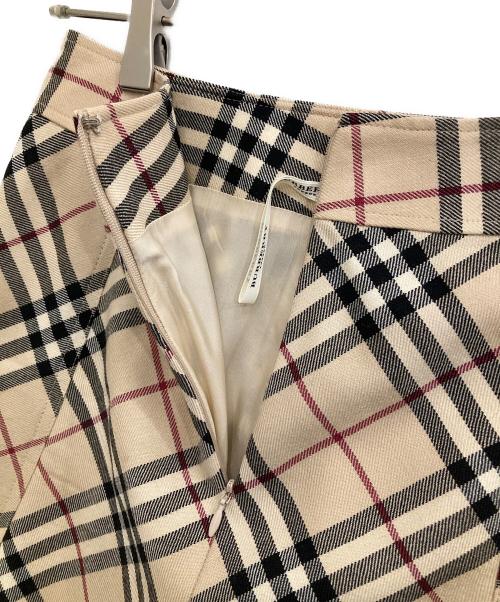 BURBERRY LONDON（バーバリーロンドン）BURBERRY LONDON (バーバリーロンドン) ノヴァチェックスカート ブラウン サイズ:34の古着・服飾アイテム