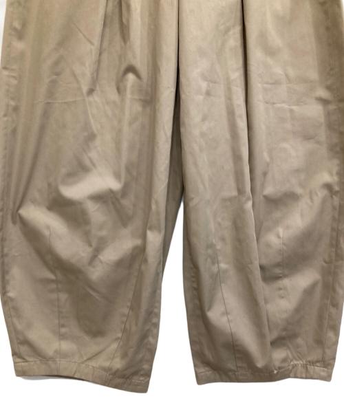 SLOBE IENA（スローブ イエナ）SLOBE IENA (スローブ イエナ) ライトチノタックカーブトラウザー ベージュ サイズ:36 未使用品の古着・服飾アイテム