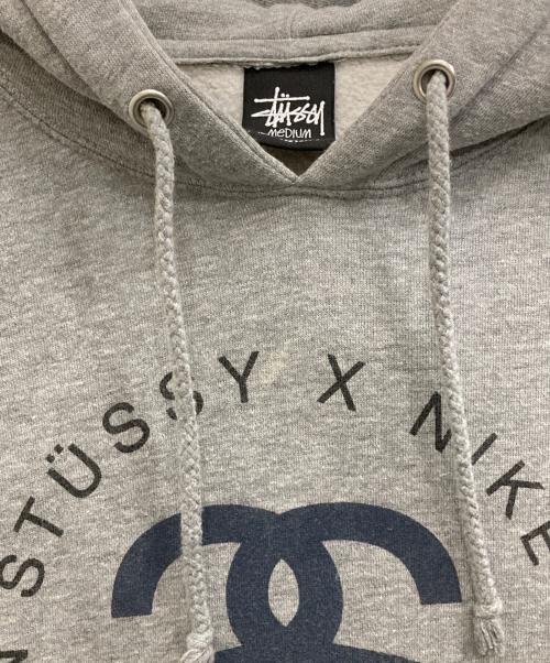 stussy（ステューシー）stussy (ステューシー) NIKE (ナイキ) 裏起毛パーカー グレー サイズ:Ｍの古着・服飾アイテム