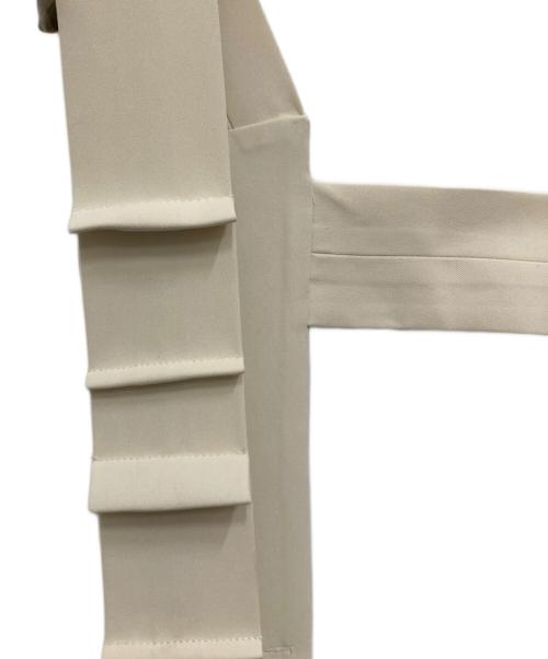 OMMO（オーエムエムオー）OMMO (オーエムエムオー) TUCK SHOULDER BELT PT アイボリー サイズ:36の古着・服飾アイテム
