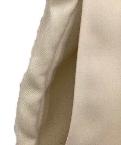 OMMO（オーエムエムオー）OMMO (オーエムエムオー) TUCK SHOULDER BELT PT アイボリー サイズ:36の古着・服飾アイテム