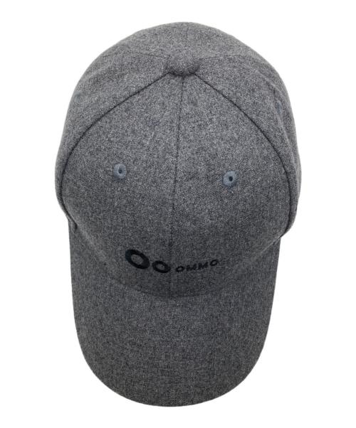 OMMO（オーエムエムオー）OMMO (オーエムエムオー) LOGO CAP グレーの古着・服飾アイテム