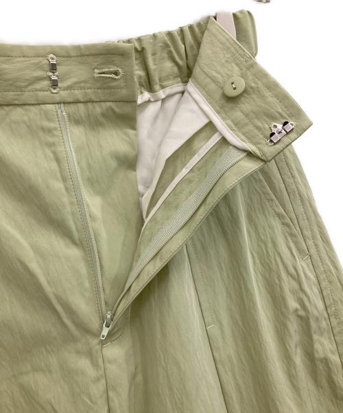 MAISON SPECIAL（メゾンスペシャル）MAISON SPECIAL (メゾンスペシャル) Tuck Cocoon Color Pants 黄緑 サイズ:38の古着・服飾アイテム