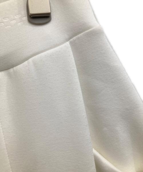 OMMO（オーエムエムオー）OMMO (オーエムエムオー) FRONT TUCK SEMI TAPERED PT ホワイト サイズ:38の古着・服飾アイテム