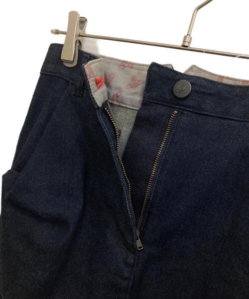 Vivienne Westwood RED LABEL（ヴィヴィアンウエストウッドレッドレーベル）Vivienne Westwood RED LABEL (ヴィヴィアンウエストウッドレッドレーベル) オーブ刺繍デニムスカート インディゴ サイズ:1の古着・服飾アイテム