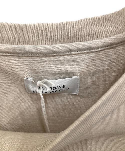 Saturdays NYC（サタデーズ ニューヨークシティ）Saturdays NYC (サタデーズ ニューヨークシティ) Tシャツ ベージュ サイズ:Ｌ 未使用品の古着・服飾アイテム