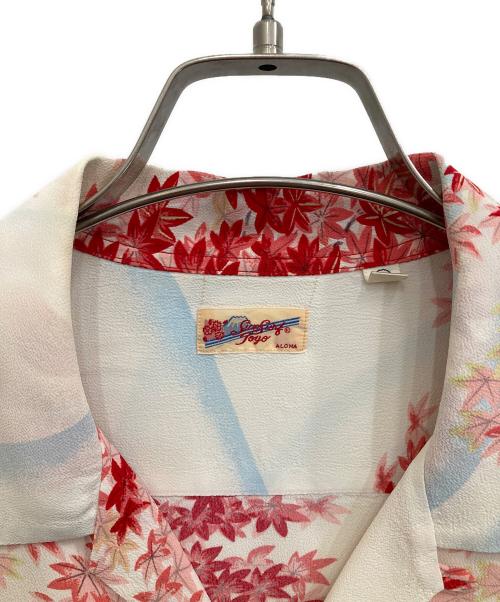 Sun Surf（サンサーフ）Sun Surf (サンサーフ) MAPLE UNDER CARPSアロハシャツ ホワイト×レッド サイズ:Ｓの古着・服飾アイテム