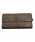 BOTTEGA VENETA（ボッテガベネタ）の古着「イントレチャート長財布」｜ブラウン