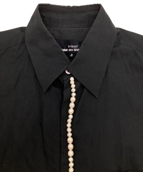 tricot COMME des GARCONS（トリココムデギャルソン）tricot COMME des GARCONS (トリココムデギャルソン) 装飾パールシャツ ブラック サイズ:Sの古着・服飾アイテム