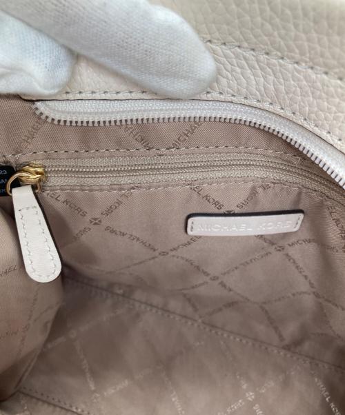 MICHAEL KORS（マイケルコース）MICHAEL KORS (マイケルコース) MIRELLAスモールクロスボディバッグ ベージュの古着・服飾アイテム