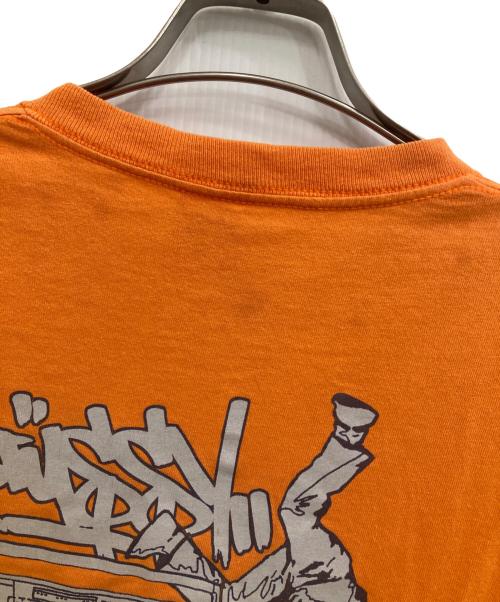 stussy（ステューシー）stussy (ステューシー) プリントTシャツ オレンジ サイズ:Mの古着・服飾アイテム