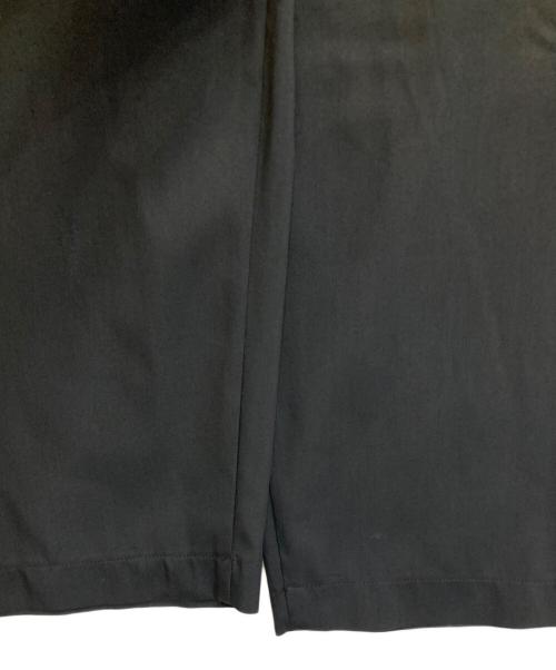 ISSEY MIYAKE MEN（イッセイミヤケメン）ISSEY MIYAKE MEN (イッセイミヤケメン) エアプリーツパンツ ブラック サイズ:不明の古着・服飾アイテム
