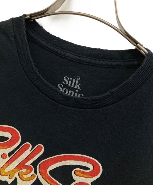 silk sonic（シルクソニック）silk sonic (シルクソニック) プリントTシャツ ブラック サイズ:2XLの古着・服飾アイテム