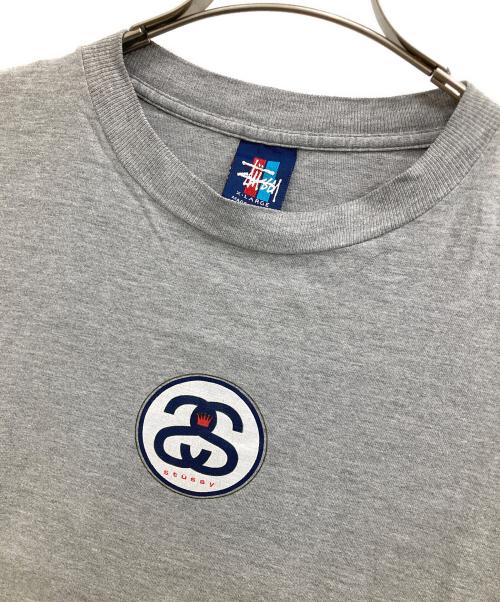 stussy（ステューシー）stussy (ステューシー) シャネルロゴTシャツ グレー サイズ:XLの古着・服飾アイテム