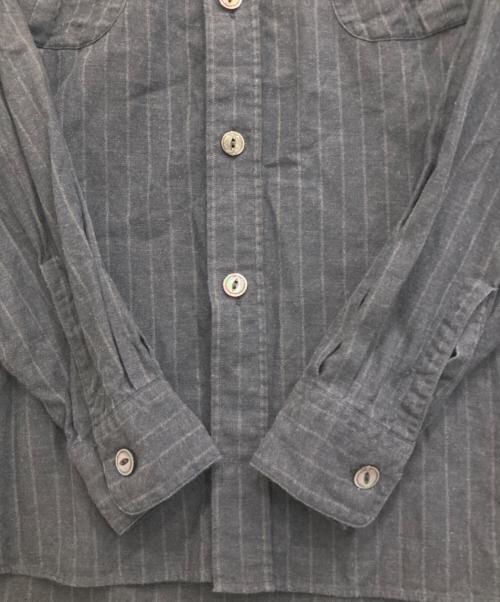FUJITO（フジト）FUJITO (フジト) ストライプシャツ グレーの古着・服飾アイテム