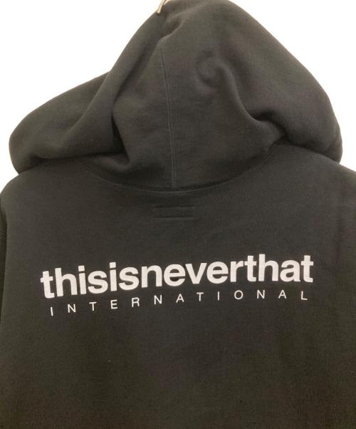thisisneverthat（ディスイズネバーザット）thisisneverthat (ディスイズネバーザット) ロゴプリントジップパーカー ブラック サイズ:Ｌの古着・服飾アイテム