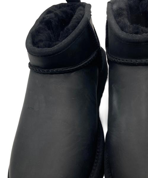 UGG（アグ）UGG (アグ) Classic Ultra Mini LTHR/ムートンブーツ ブラック サイズ:23の古着・服飾アイテム