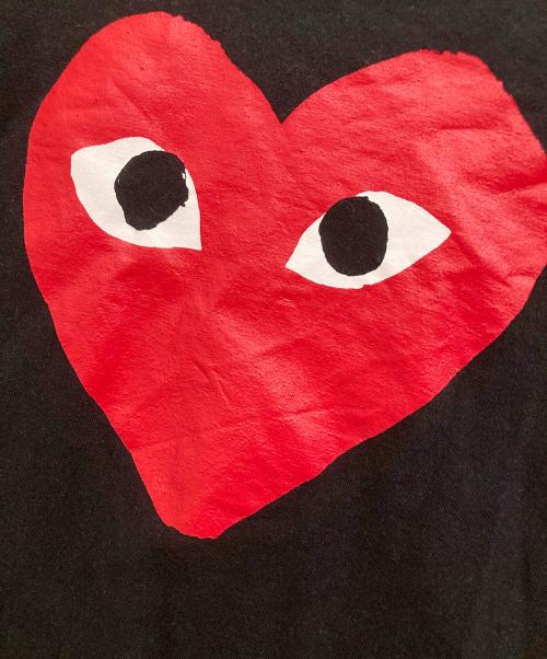 PLAY COMME des GARCONS（プレイコムデギャルソン）PLAY COMME des GARCONS (プレイコムデギャルソン) プリントTシャツ ブラック サイズ:Mの古着・服飾アイテム