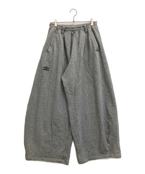 UMBRO（アンブロ）UMBRO (アンブロ) epnok (エプノック) Curved Tack Sweatpants グレー サイズ:Mの古着・服飾アイテム