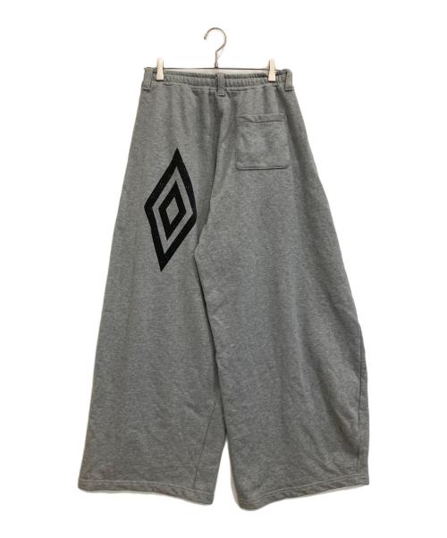 UMBRO（アンブロ）UMBRO (アンブロ) epnok (エプノック) Curved Tack Sweatpants グレー サイズ:Mの古着・服飾アイテム