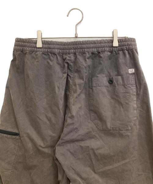 C.P COMPANY（シーピーカンパニー）C.P COMPANY (シーピーカンパニー) MICROREPS BOXY CARGO LENS PANTS グレー サイズ:48の古着・服飾アイテム