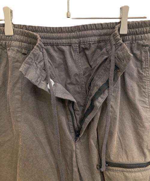 C.P COMPANY（シーピーカンパニー）C.P COMPANY (シーピーカンパニー) MICROREPS BOXY CARGO LENS PANTS グレー サイズ:48の古着・服飾アイテム