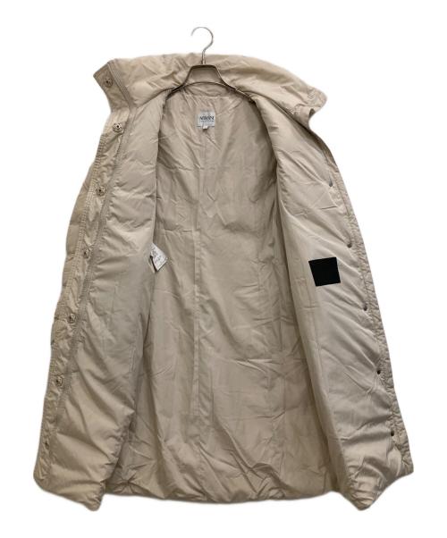 ARMANI COLLEZIONI（アルマーニ コレツィオーニ）ARMANI COLLEZIONI (アルマーニ コレツィオーニ) ダウンコート アイボリー サイズ:40の古着・服飾アイテム