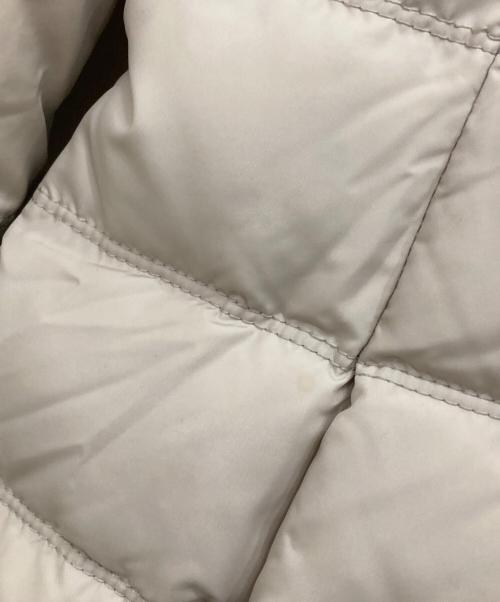 ARMANI COLLEZIONI（アルマーニ コレツィオーニ）ARMANI COLLEZIONI (アルマーニ コレツィオーニ) ダウンコート アイボリー サイズ:40の古着・服飾アイテム