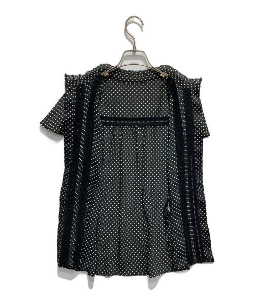 SHIPS（シップス）SHIPS (シップス) ドットフリルピンタックショートスリーブブラウス ブラック サイズ:-の古着・服飾アイテム
