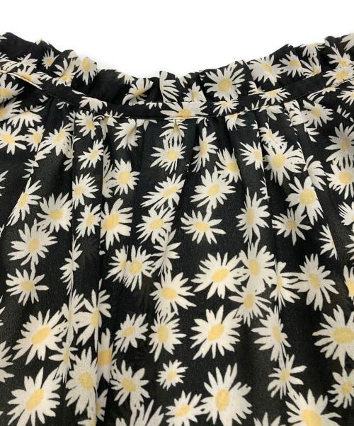 Adam et Rope（アダム エ ロペ）Adam et Rope (アダム エ ロペ) 総柄フリルカラーブラウス ブラック サイズ:Fの古着・服飾アイテム