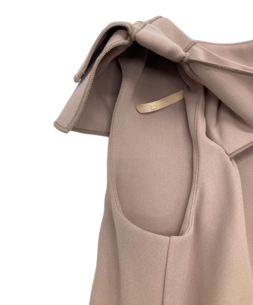 FOXEY NEWYORK（フォクシーニューヨーク）FOXEY NEWYORK (フォクシーニューヨーク) ノースリーブワンピース ベージュ サイズ:38の古着・服飾アイテム