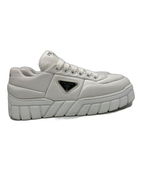 PRADA（プラダ）PRADA (プラダ) パデッドレザー 三角ロゴ厚底スニーカー ホワイト サイズ:39の古着・服飾アイテム