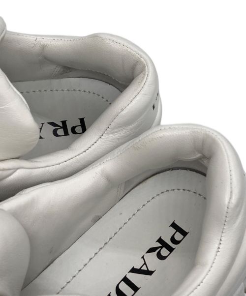 PRADA（プラダ）PRADA (プラダ) パデッドレザー 三角ロゴ厚底スニーカー ホワイト サイズ:39の古着・服飾アイテム
