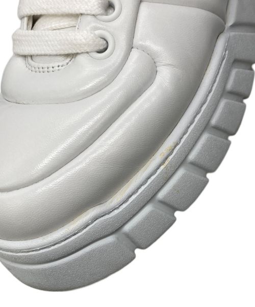 PRADA（プラダ）PRADA (プラダ) パデッドレザー 三角ロゴ厚底スニーカー ホワイト サイズ:39の古着・服飾アイテム