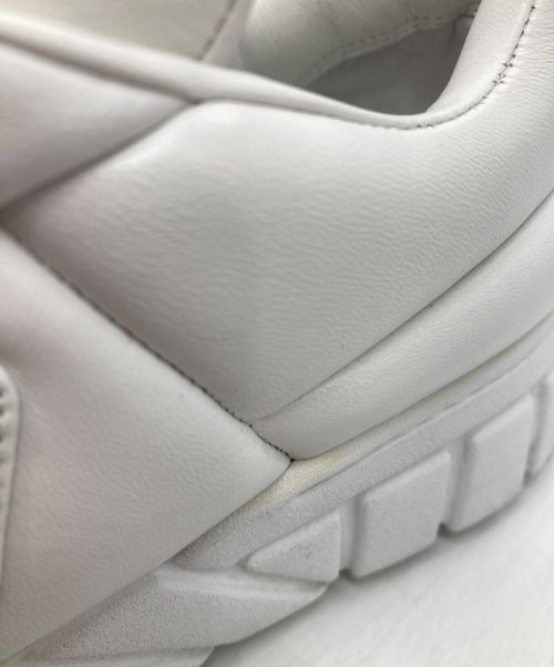 PRADA（プラダ）PRADA (プラダ) パデッドレザー 三角ロゴ厚底スニーカー ホワイト サイズ:39の古着・服飾アイテム