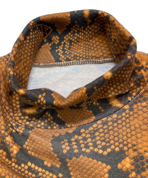 JOHN LAWRENCE SULLIVAN（ジョン ローレンス サリバン）JOHN LAWRENCE SULLIVAN (ジョン ローレンス サリバン) 総柄ハイネックカットソー ブラウン サイズ:Ｍの古着・服飾アイテム