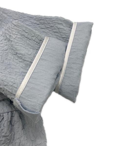 YORI（ヨリ）YORI (ヨリ) フクレサイドギャザーブラウス スカイブルー サイズ:36の古着・服飾アイテム