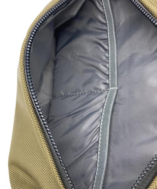 AER（エアー）AER (エアー) Day Sling 2ボディバッグ オリーブの古着・服飾アイテム