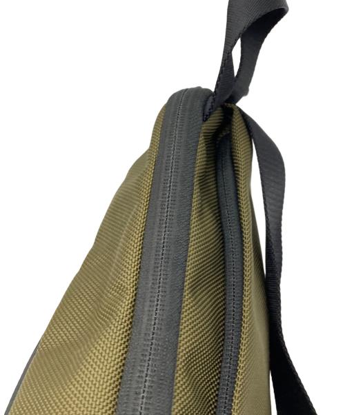 AER（エアー）AER (エアー) Day Sling 2ボディバッグ オリーブの古着・服飾アイテム