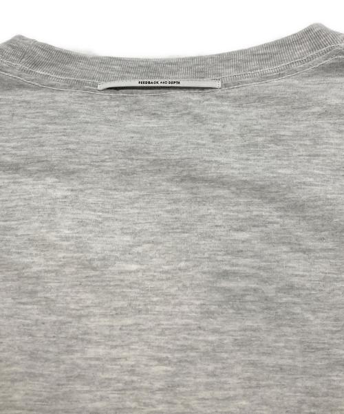 POET MEETS DUBWISE（ポエットミーツダブワイズ）POET MEETS DUBWISE (ポエットミーツダブワイズ) プリントカットソー グレー サイズ:Mの古着・服飾アイテム