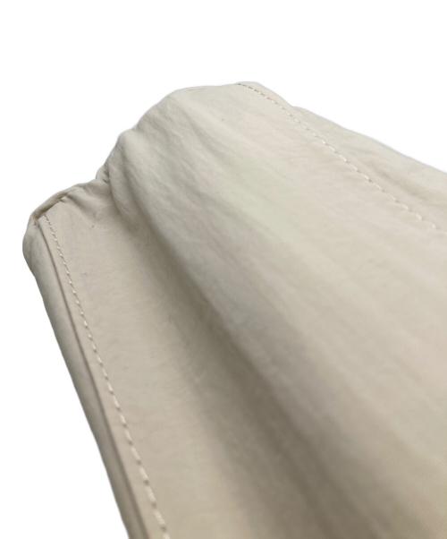 olend（オレンド）olend (オーレンド) パデッドショルダーバッグ ベージュの古着・服飾アイテム