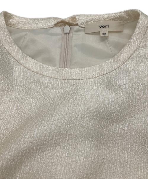 YORI（ヨリ）YORI (ヨリ) シャイニーパフブラウス プルオーバー ベージュ サイズ:36の古着・服飾アイテム