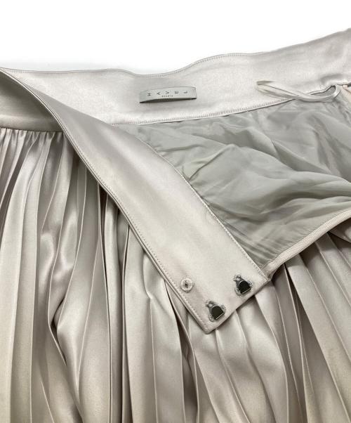 HAVEL studio（ハーヴェル スタジオ）HAVEL studio (ハーヴェル スタジオ) EMBOSS SATIN PLEATED SK グレー サイズ:36の古着・服飾アイテム
