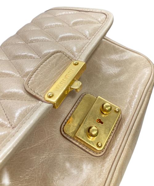 MIU MIU（ミュウミュウ）MIU MIU (ミュウミュウ) TRAPU レザーショルダーバッグ ベージュの古着・服飾アイテム