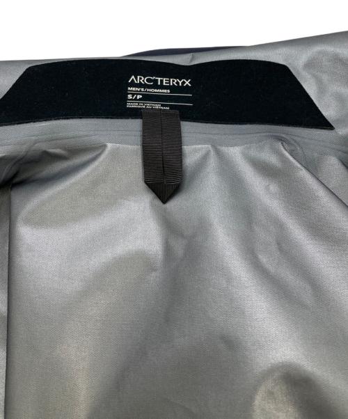 ARC'TERYX（アークテリクス）ARC'TERYX (アークテリクス) Beta Jacket ブラックサファイア サイズ:Sの古着・服飾アイテム