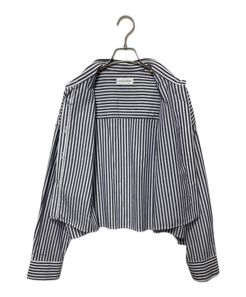 La boutique BonBon（ラブティックボンボン）La boutique BonBon (ラブティックボンボン) ストライプクロップドシャツ ネイビー サイズ:Free 未使用品の古着・服飾アイテム