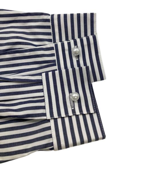 La boutique BonBon（ラブティックボンボン）La boutique BonBon (ラブティックボンボン) ストライプクロップドシャツ ネイビー サイズ:Free 未使用品の古着・服飾アイテム